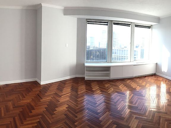 3rd image of 150-156 W 56th St APT 6406