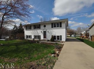 47 Edgewood Ct, Bloomington, IL 61701