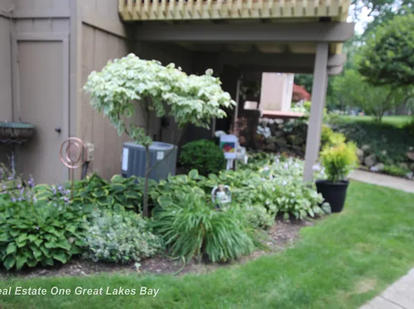 2342 Bay Woods Ct, Bay City, MI 48706