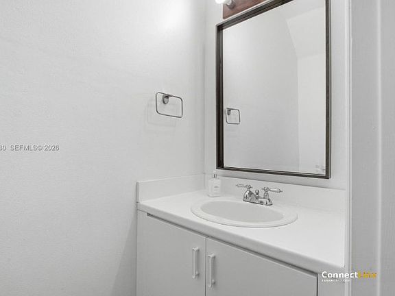 5th image of 2066 Madeira Dr