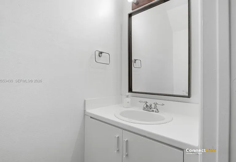 2066 Madeira Dr — Photo 5