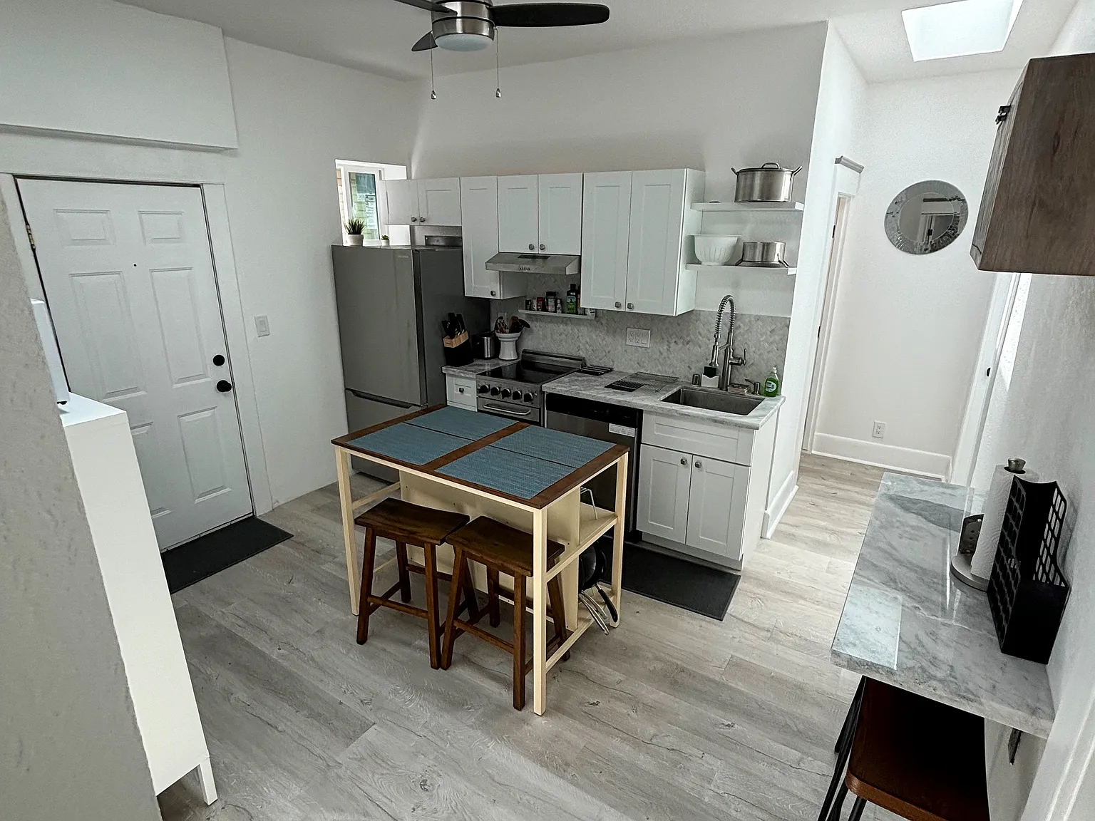 4 bed, 100 sqft, $1,275 — Photo 3