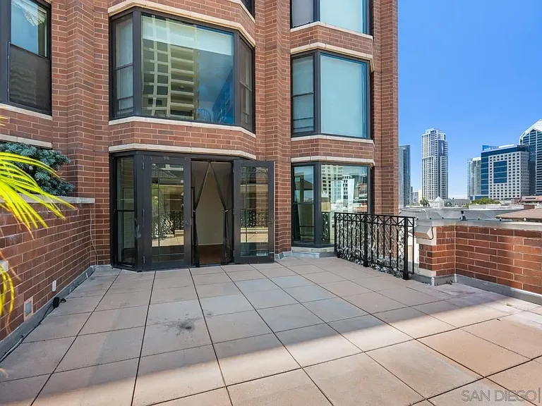 500 W Harbor Dr #714 — Photo 16