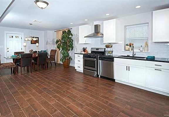 2nd image of 493 Main St E #1
