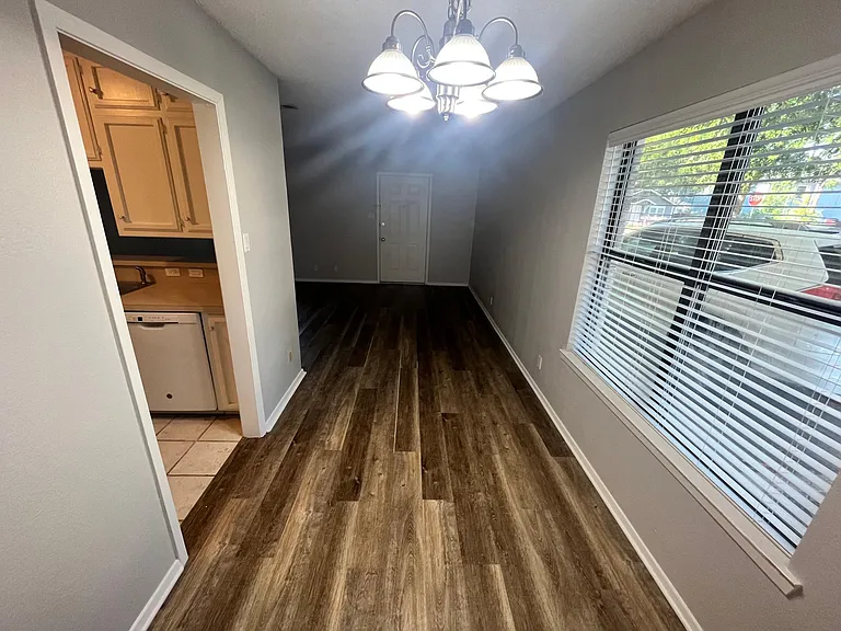 902 N Austin St #902 — Photo 10