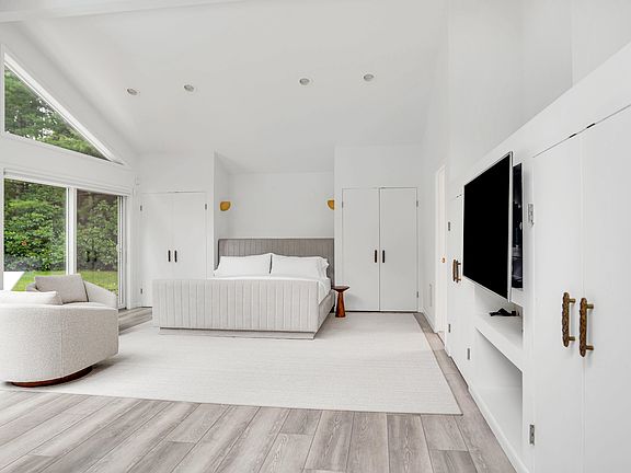 5th image of 24 Saddle Ln