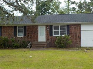 107 Queens Rd, Hubert, NC 28539