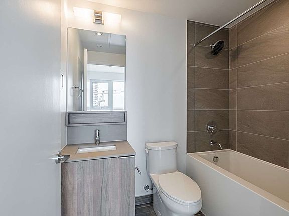 4th image of 950 Portage Pkwy #1103