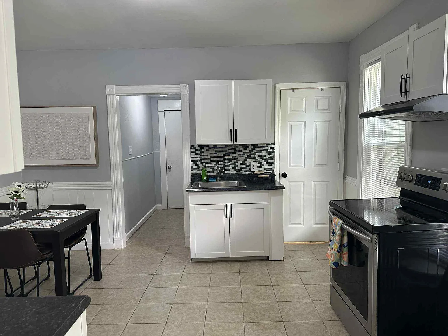 1 bed, 925 sqft, $1,690 — Photo 4