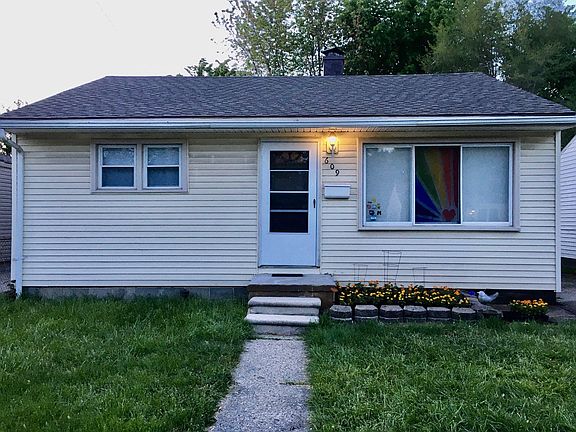 4th image of 609 E Brockton Ave