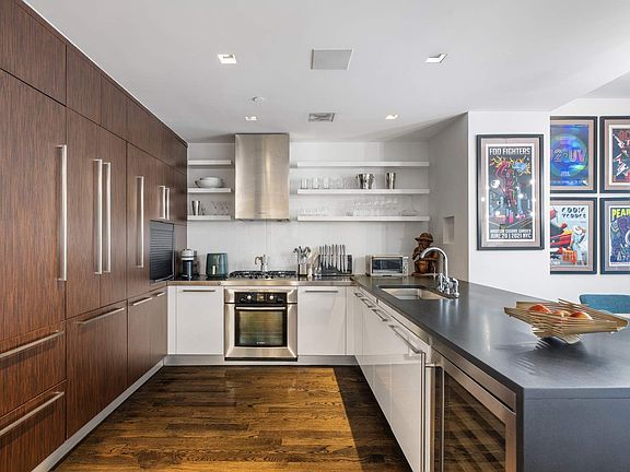3rd image of 133 W 22nd St APT 7E