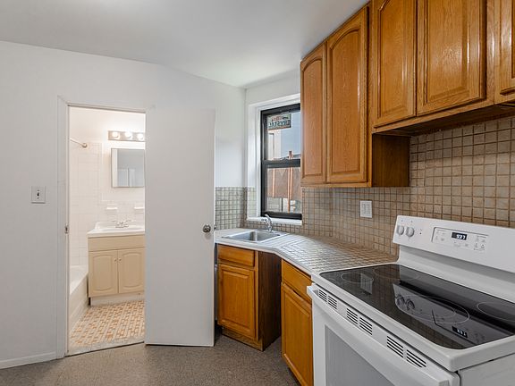 5th image of 725 11th Ave APT 3S