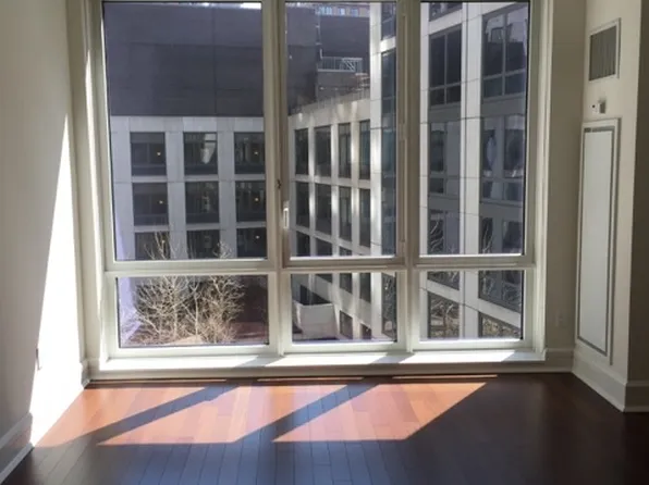 60 Riverside Boulevard image 4 of 9