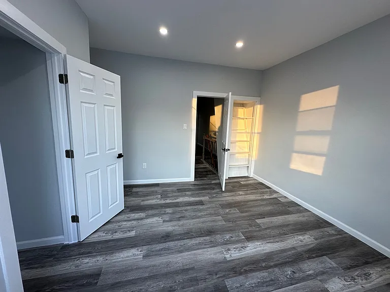 1141 Herbert St — Photo 11