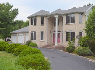 1074 Woodside Dr, Freeport, IL 61032