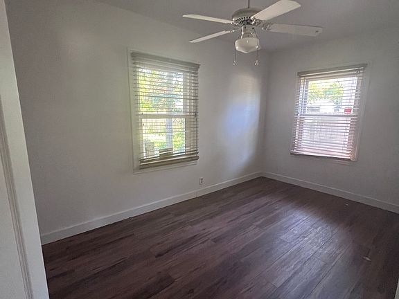 2nd front bedroom has a closet