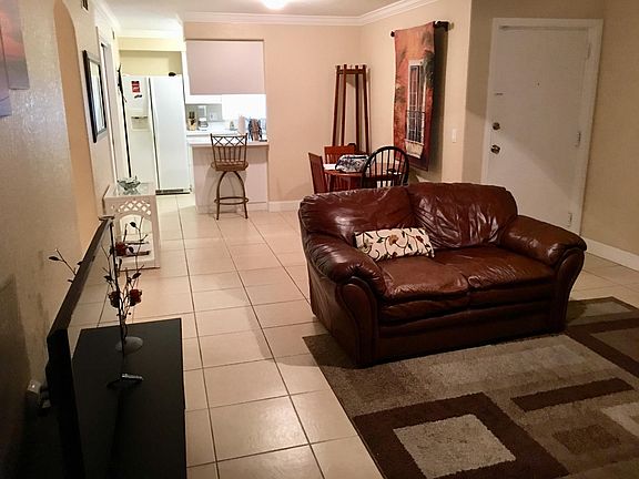 4th image of 2720 Hidden Lake Blvd Unit B
