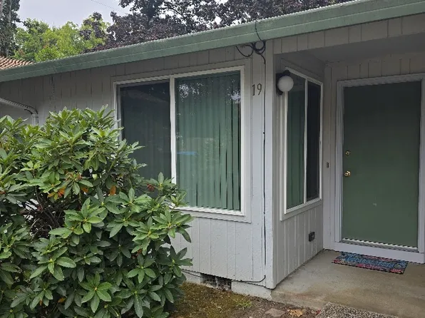 829 SW Cedarwood Ave APT 19, McMinnville, OR 97128