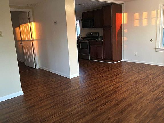 4th image of 1405 Douglas Ave