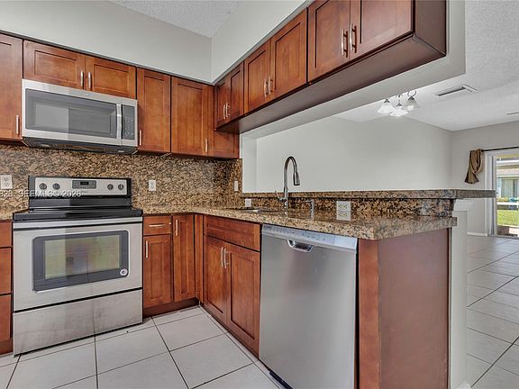 4th image of 16640 Hemingway Dr #16640