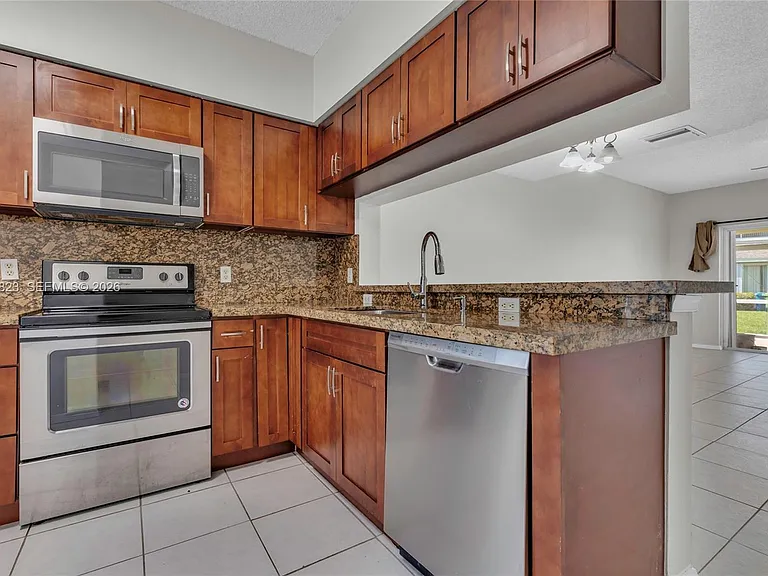 16640 Hemingway Dr #16640 — Photo 4