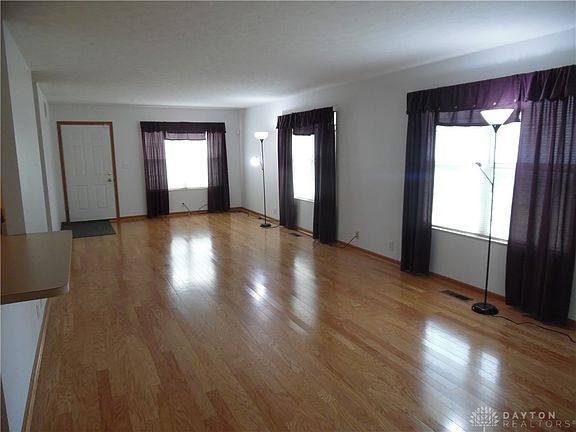 4th image of 11051 Grand Ave