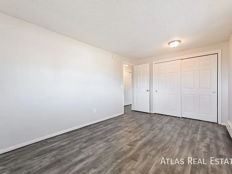 910 Bishop Ct #B — Photo 10
