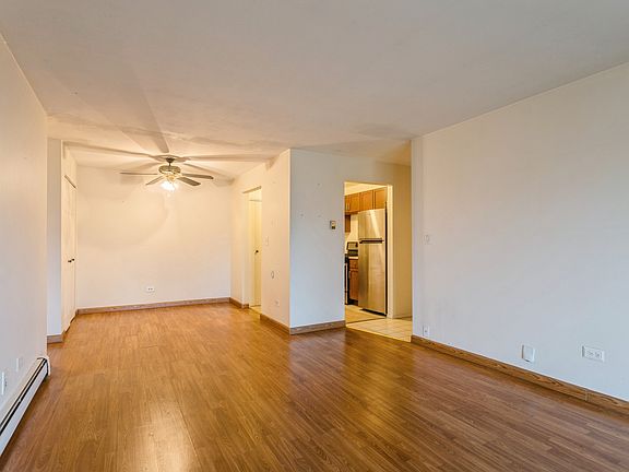 2nd image of 9S025 Lake Dr #10-204