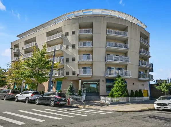 81-14 Queens Boulevard #PH6C, Elmhurst, NY 11373