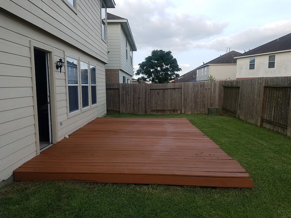 Floating deck not attached!