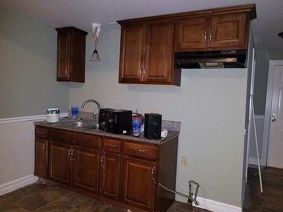 4th image of 277 Hoyt St