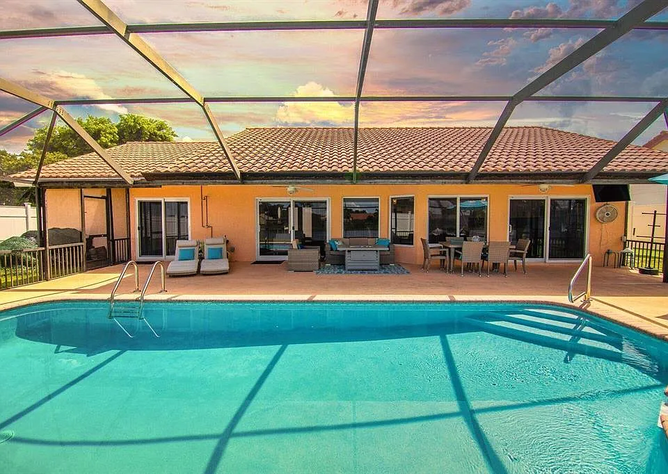 20725 Waters Edge Ct
