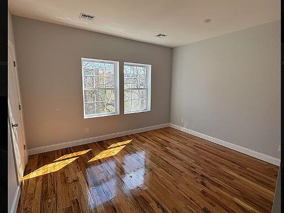 5th image of 832 S 19th St Floor 3