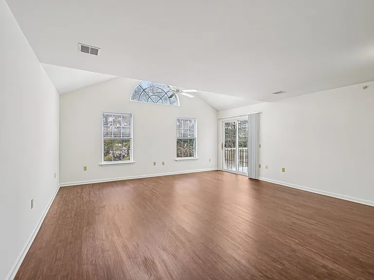 Spring Creek Apartments — Photo 27