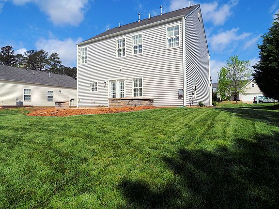 5th image of 105 Carolina Town Ln