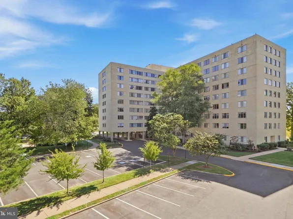6631 Wakefield Dr APT 210, Alexandria, VA 22307
