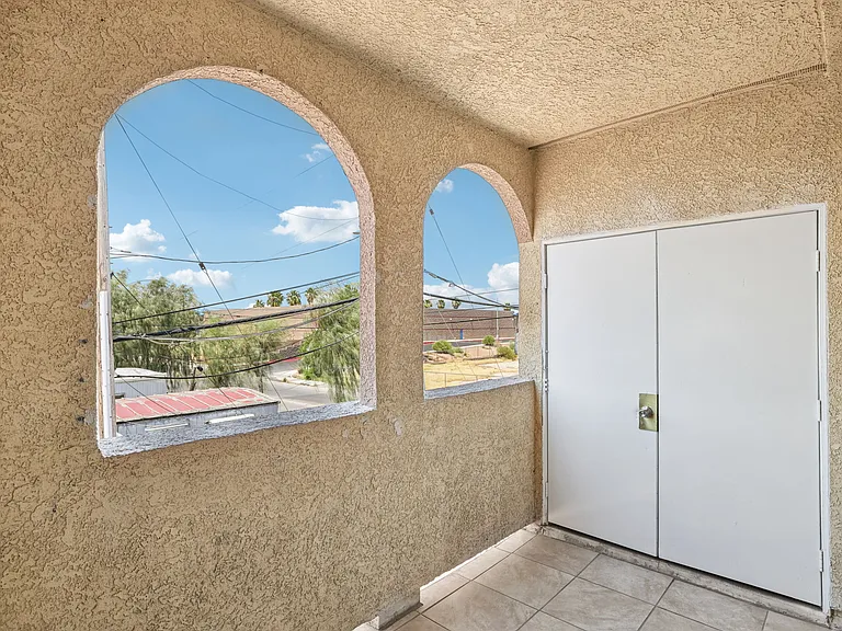 Sunrise Park Condominiums — Photo 28