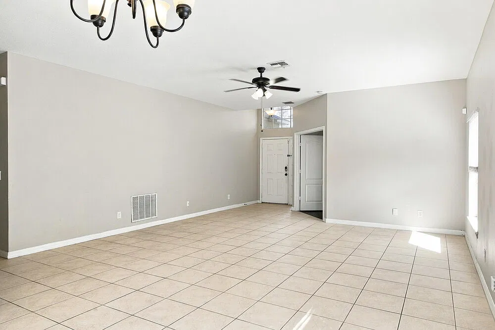 4 bed, 2.0 bath, 1728 sqft, $2,435 — Photo 4