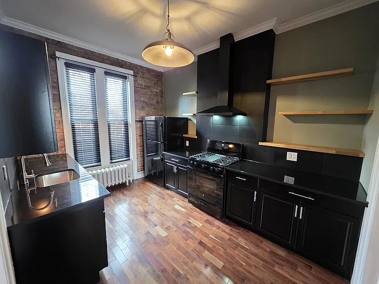 148 S Swan St #A — Photo 23