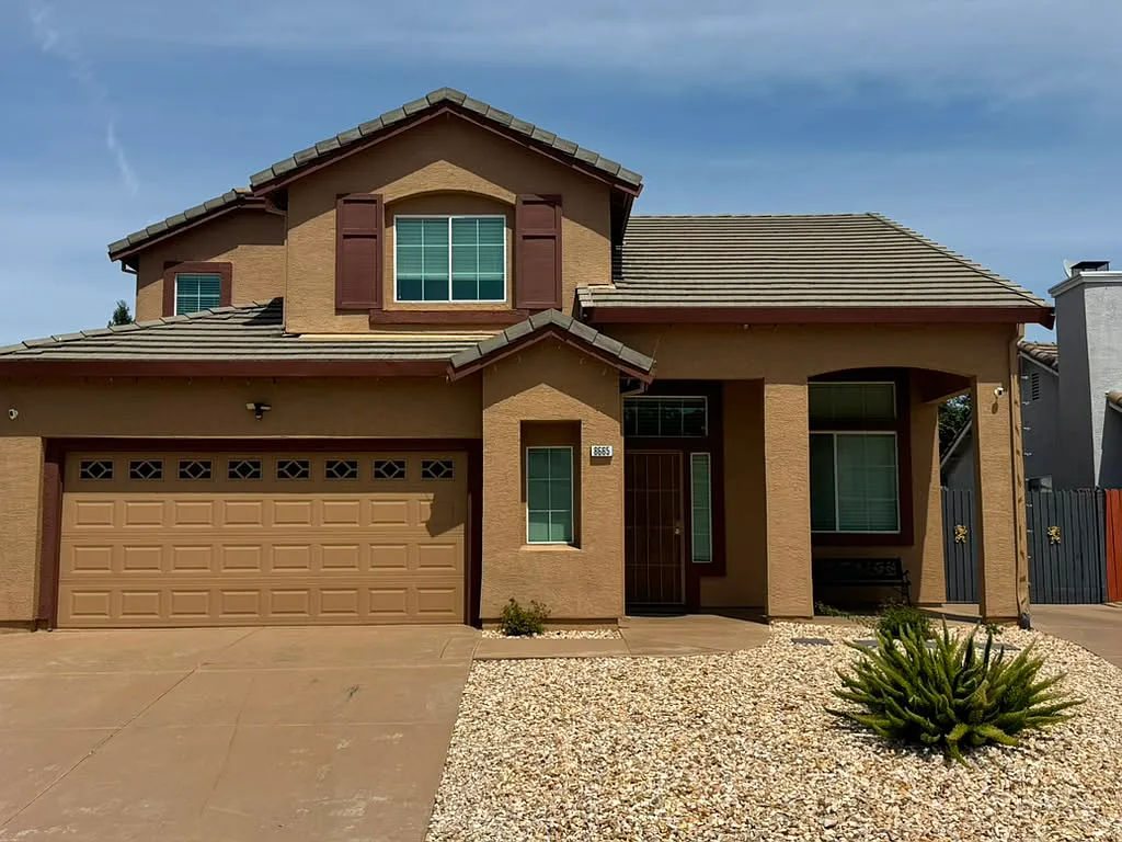 4 bed, 1734 sqft, $3,200 — Photo 1