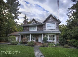 32 Powell Rd, Allendale, NJ 07401