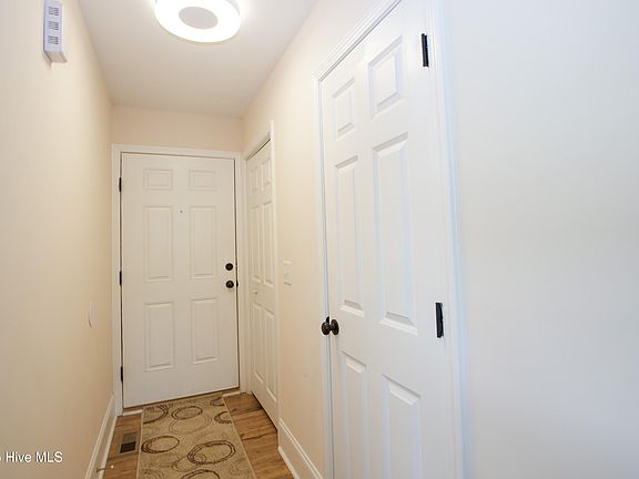 4th image of 538 W New Hampshire Ave