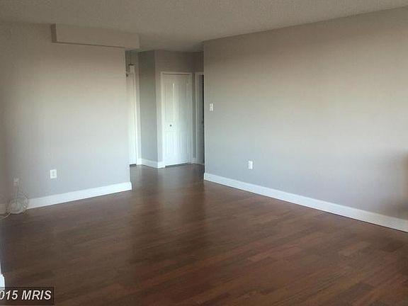 5th image of 3701 S George Mason Dr Unit 403
