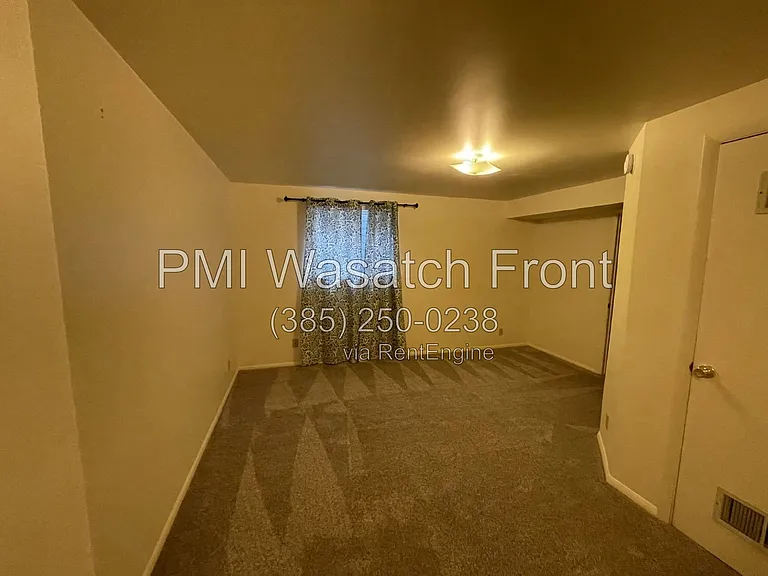 662 E Cobblestone Ln — Photo 9