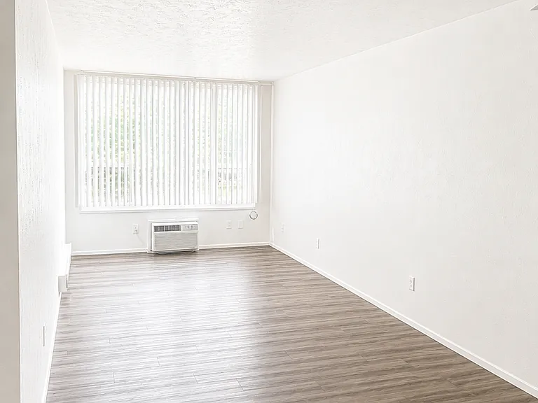 Caledonian Apartments — Photo 9