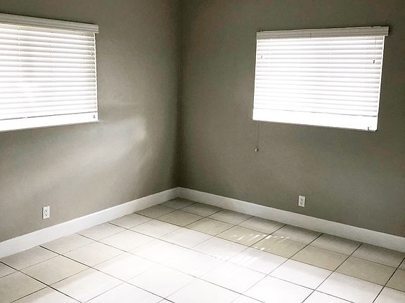5th image of 1410 NE 10th Ave APT 3