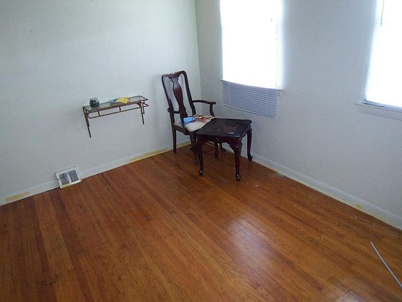 2nd image of 3921 Lankenau Ave