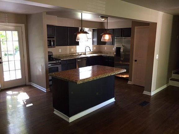 2nd image of 3504 Newport Dr