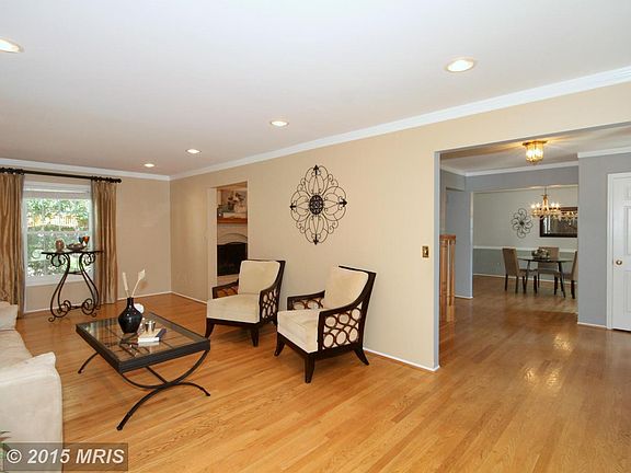 3rd image of 9704 Bronte Dr