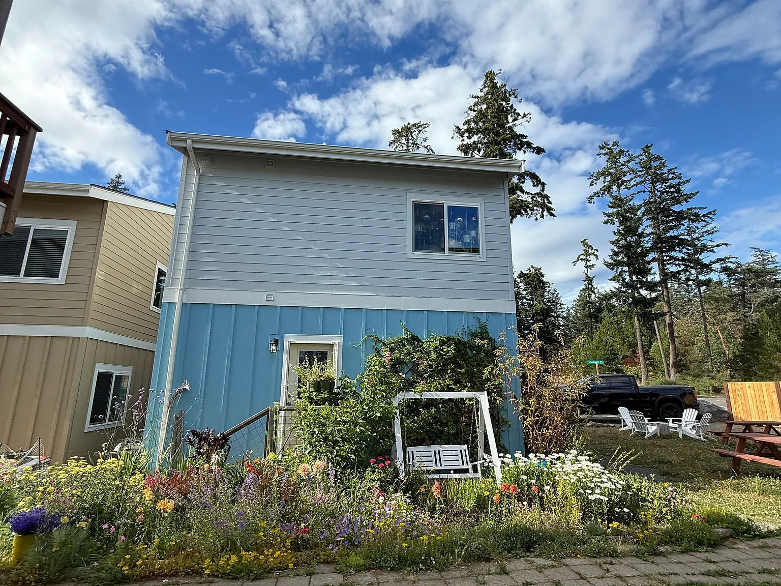 3 bed, 1056 sqft, $2,750 — Photo 2